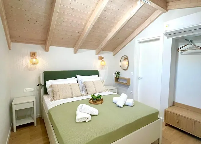 Yannis Retreat