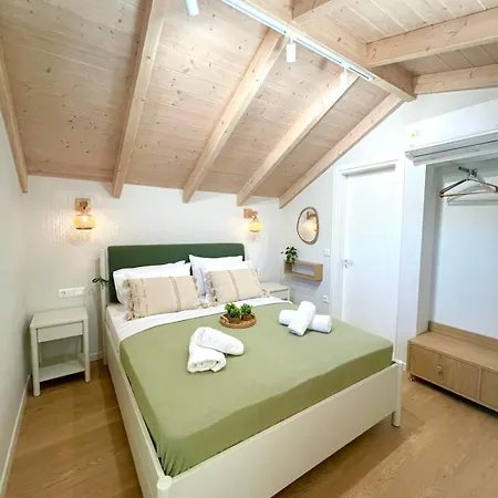 Yannis Retreat